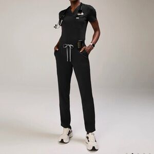 🖤 NWT FIGS Tena FORMx Slim Tapered Scrub Pants - Black - Medium Petite 🖤